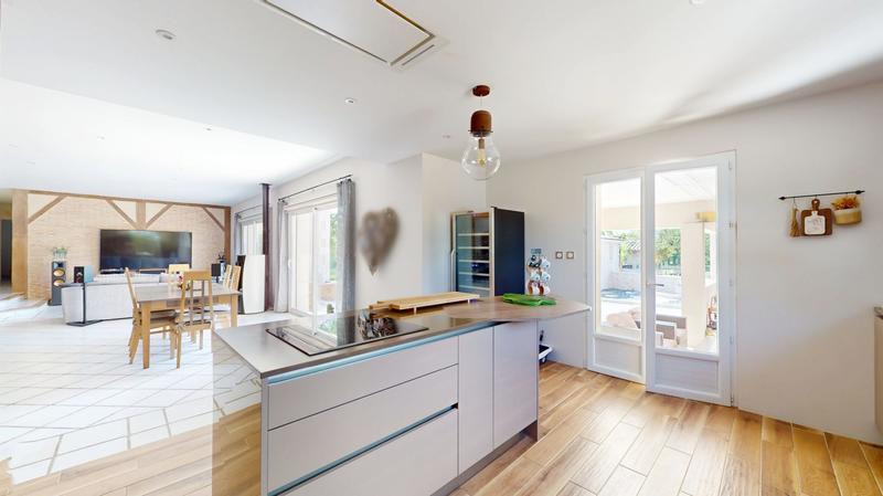 Maison traditionnelle - 210 m² - 8 pièces