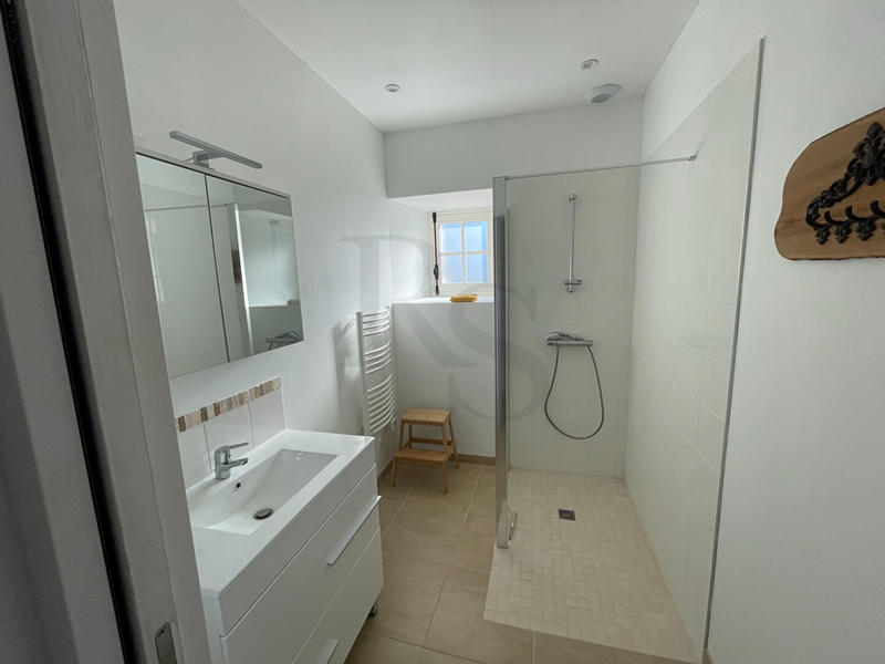 Maison - 976 m² - 28 pièces