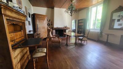 Maison - 213 m² - 8 pièces