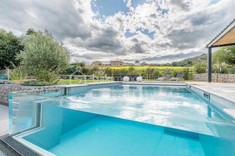 Maison - 180 m² - 6 pièces