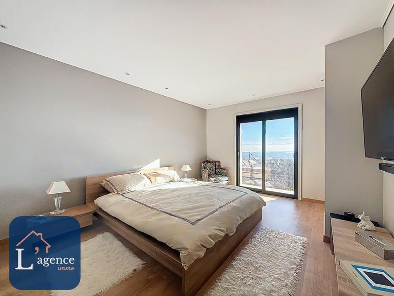 Maison - 202 m² - 8 pièces