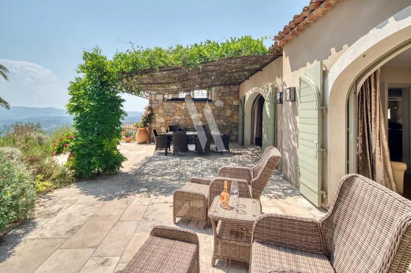 Propriété - 230 m² - 6 pièces