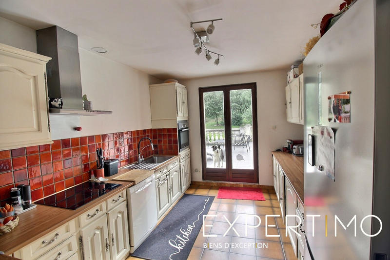 Maison - 230 m² - 7 pièces