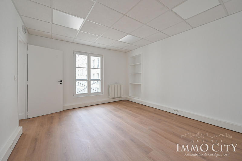 Bureau - 150 m² - 6 pièces