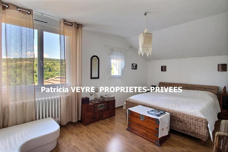 Maison - 277 m² - 8 pièces