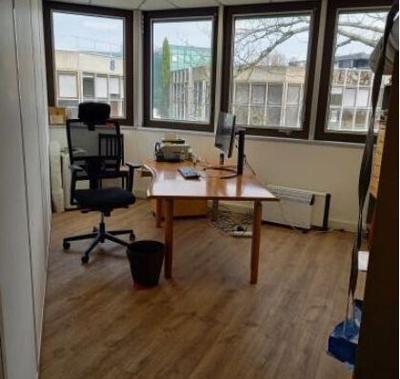 Bureau - 95 m² - 5 pièces