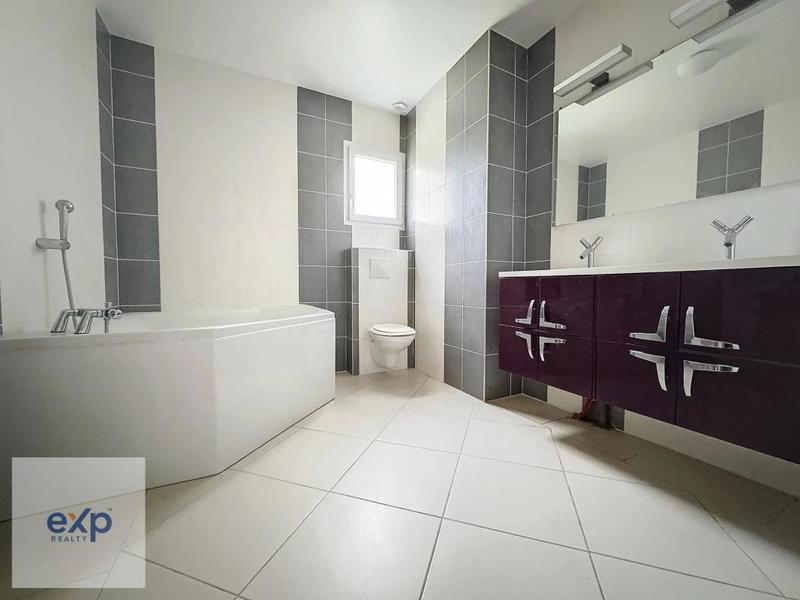 Maison - 234 m² - 10 pièces