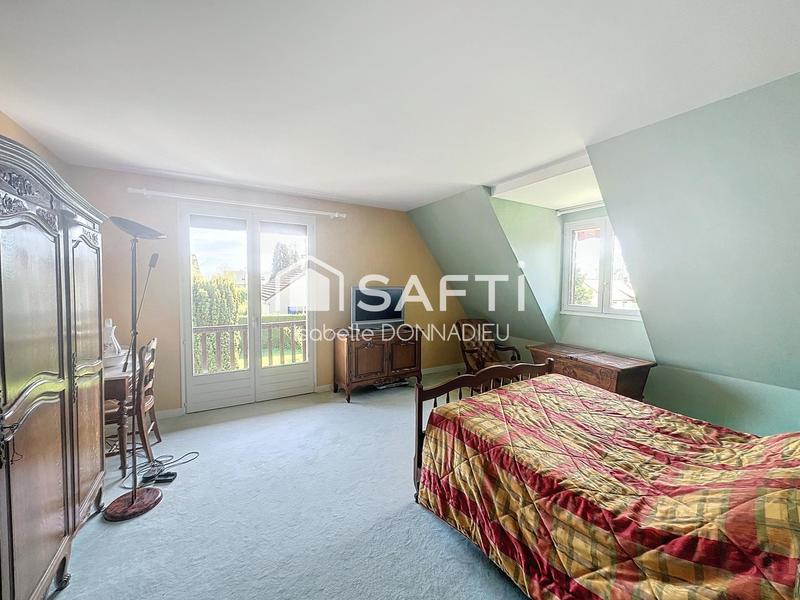 Maison - 235 m² - 7 pièces