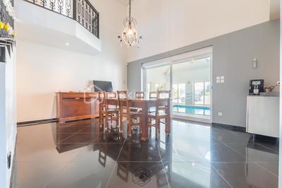 Propriété - 251 m² - 8 pièces