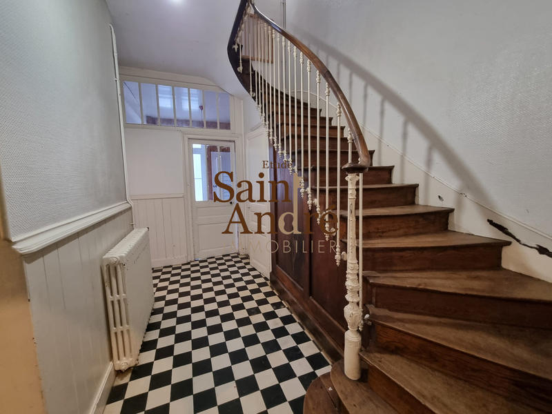 Maison - 200 m² - 8 pièces