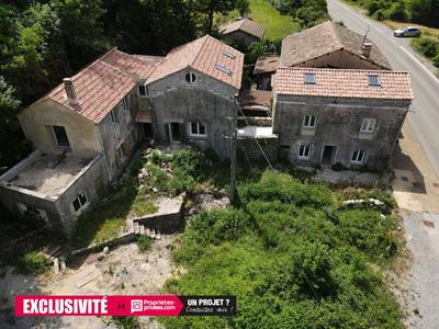 Maison - 244 m² - 9 pièces