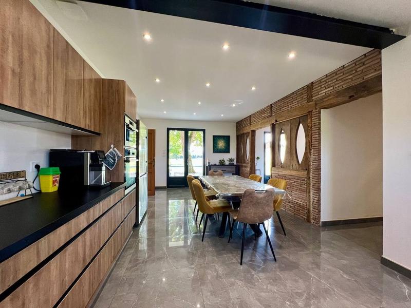 Maison traditionnelle - 184 m² - 7 pièces