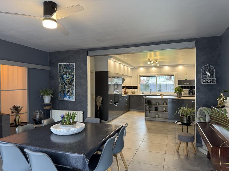 Maison - 210 m² - 6 pièces