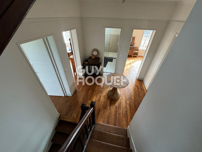 Maison - 200 m² - 8 pièces