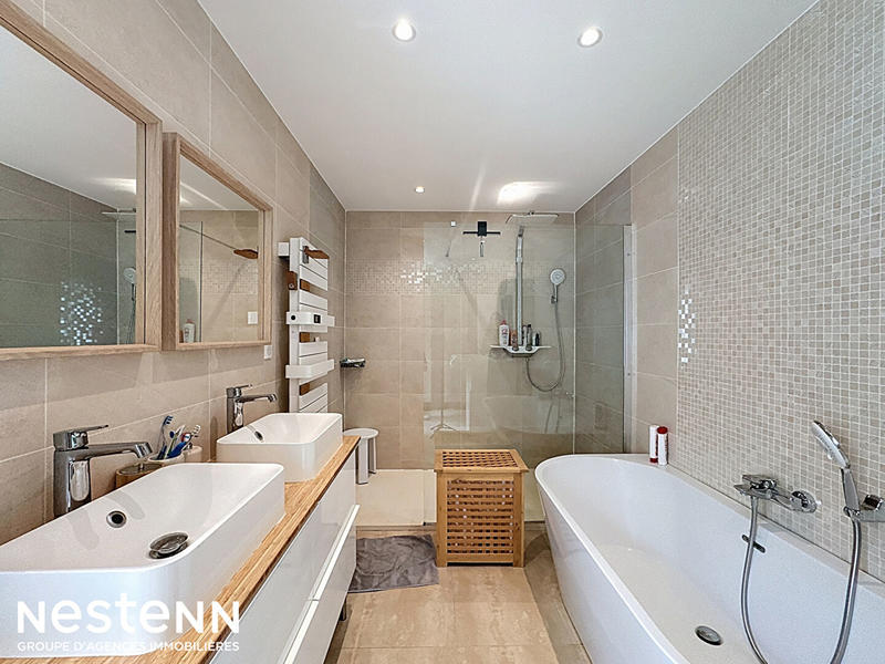 Maison - 140 m² - 5 pièces