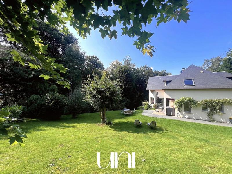 Maison - 264 m² - 8 pièces