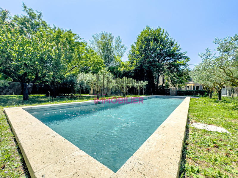 Maison - 227 m² - 8 pièces