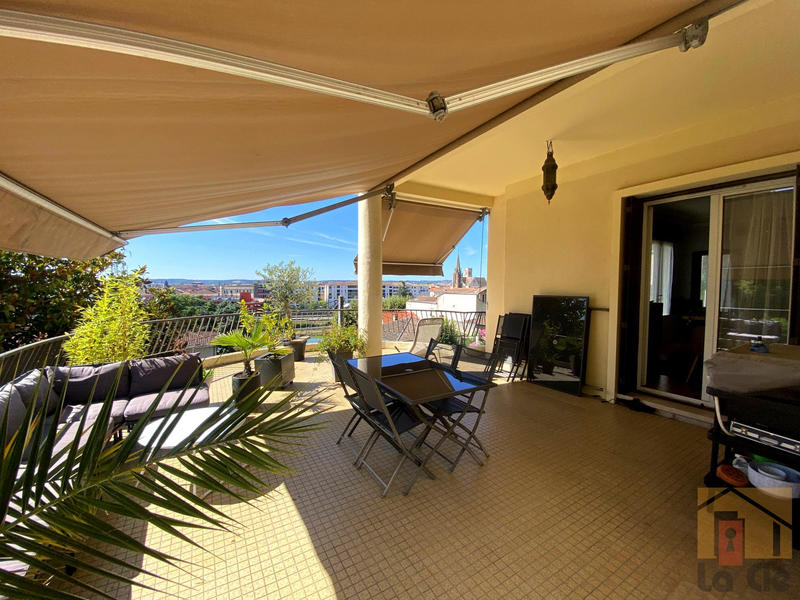 Maison - 300 m² - 11 pièces