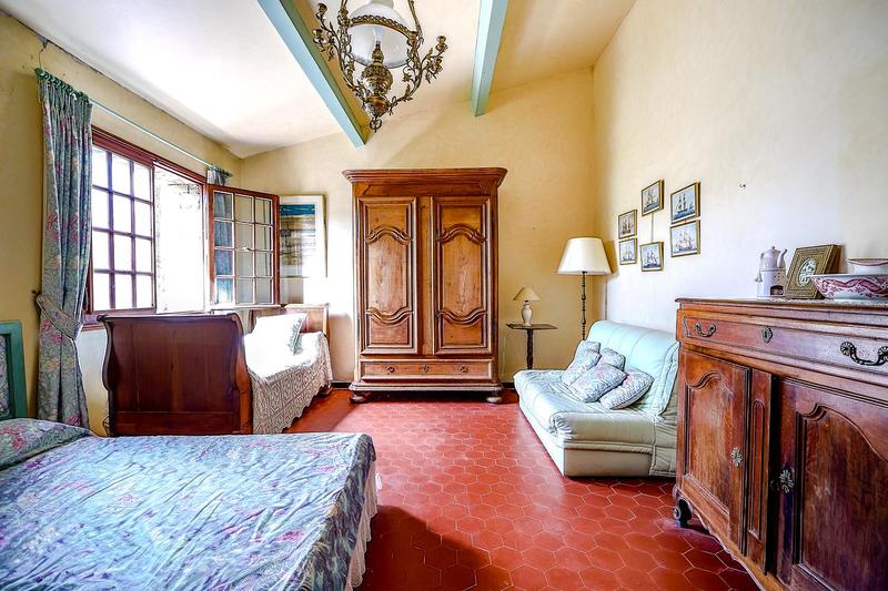 Propriété - 234 m² - 8 pièces