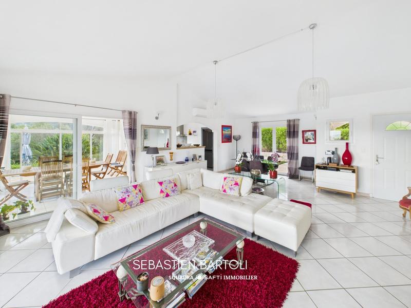 Maison - 192 m² - 7 pièces