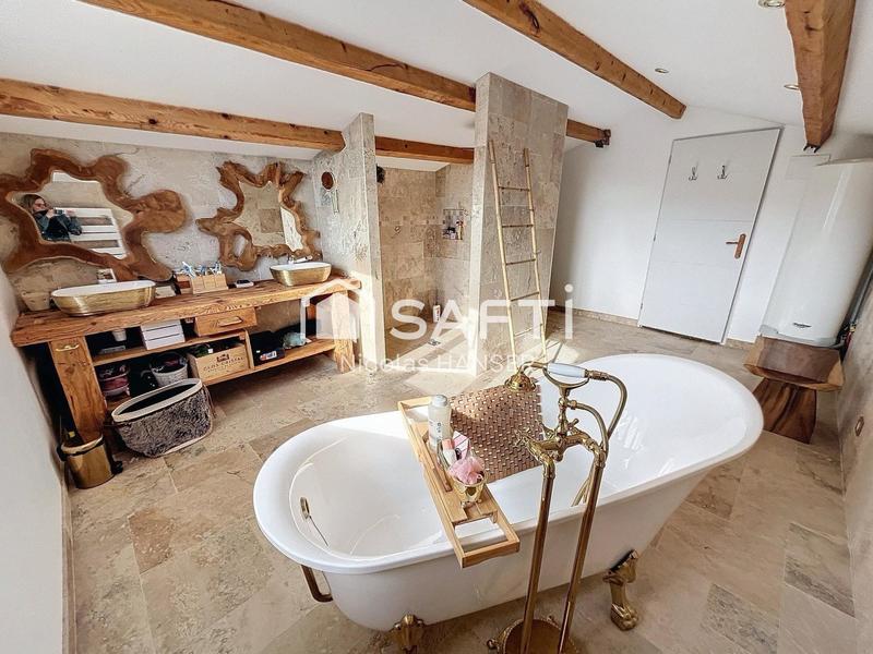 Maison - 717 m² - 21 pièces