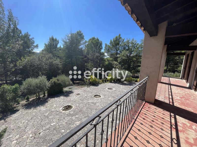 Maison - 258 m² - 9 pièces