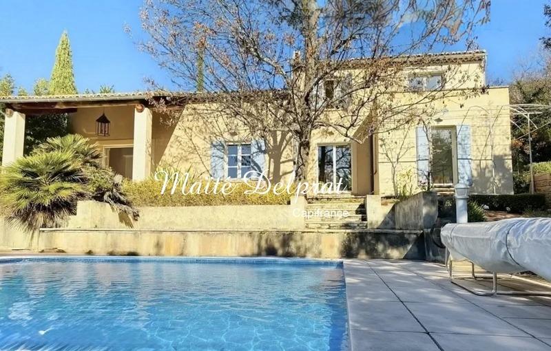 Propriété - 220 m² - 7 pièces