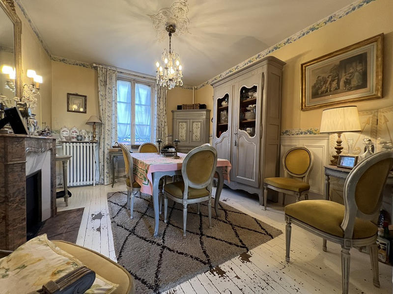 Maison - 250 m² - 8 pièces