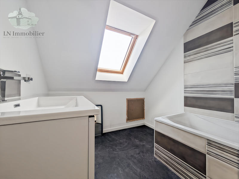 Maison - 97 m² - 5 pièces