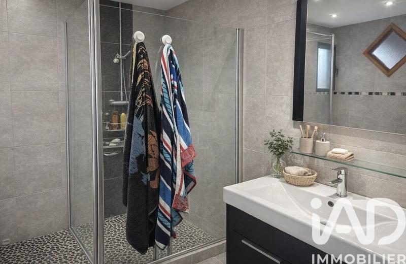 Maison - 180 m² - 9 pièces