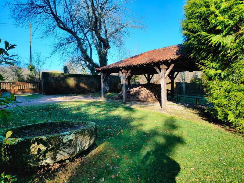 Propriété - 258 m² - 9 pièces