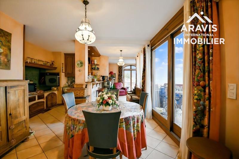 Maison - 266 m² - 8 pièces