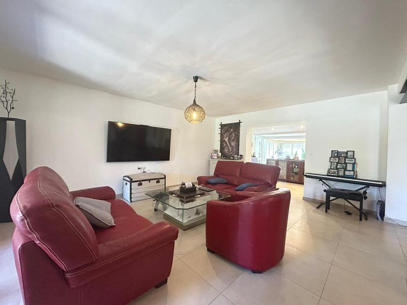 Maison - 300 m² - 9 pièces