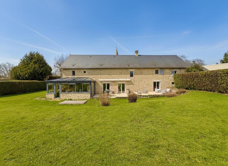 Maison - 220 m² - 8 pièces