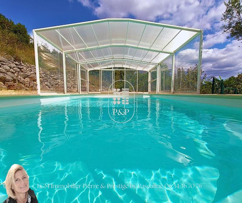 Maison - 202 m² - 6 pièces