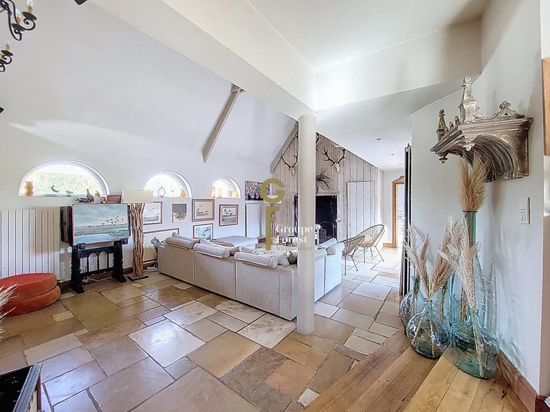 Maison - 255 m² - 7 pièces