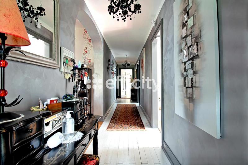 Maison - 400 m² - 12 pièces