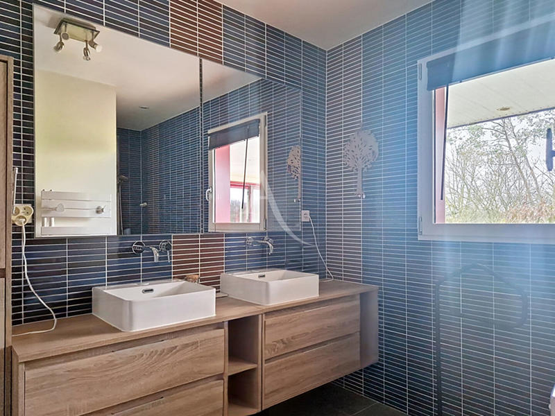 Maison - 215 m² - 7 pièces