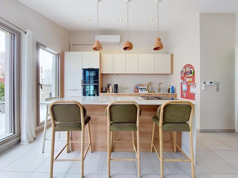 Appartement - 93 m² - 4 pièces