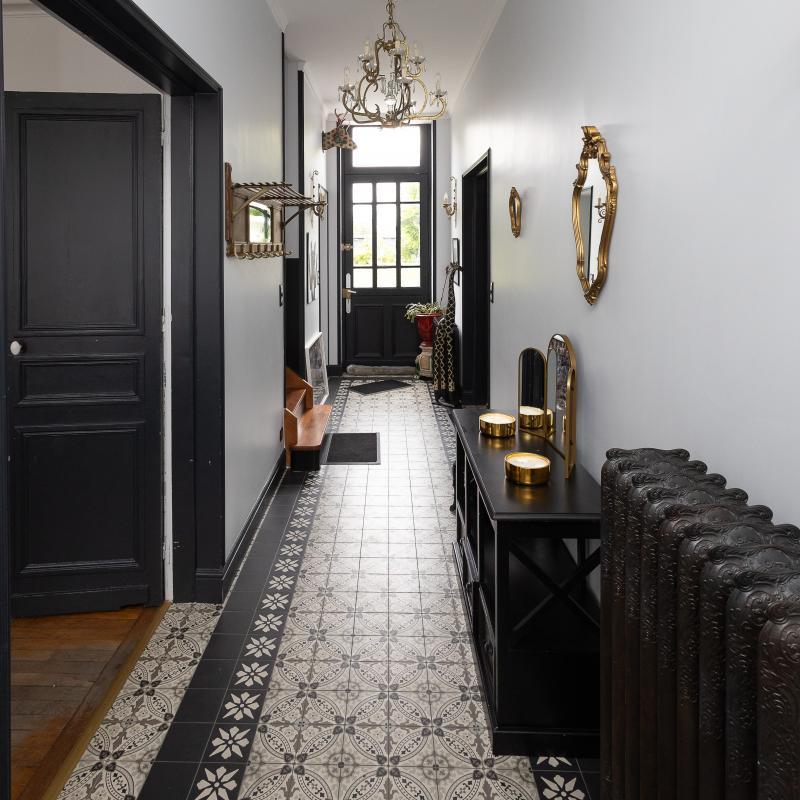 Maison - 330 m² - 10 pièces