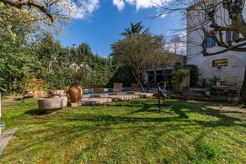 Maison - 465 m² - 15 pièces