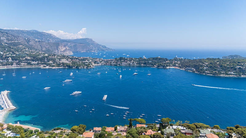 Maison - 350 m² - 7 pièces