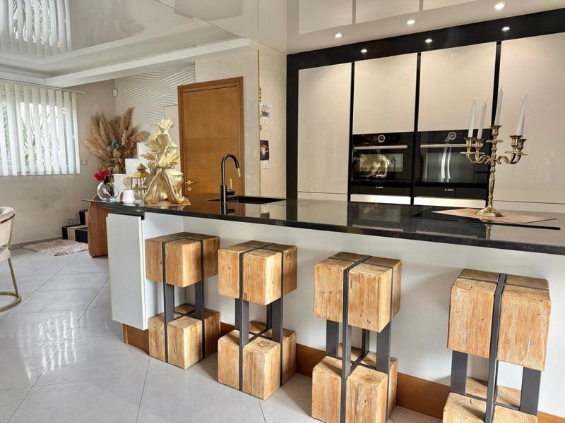 Maison - 145 m² - 6 pièces