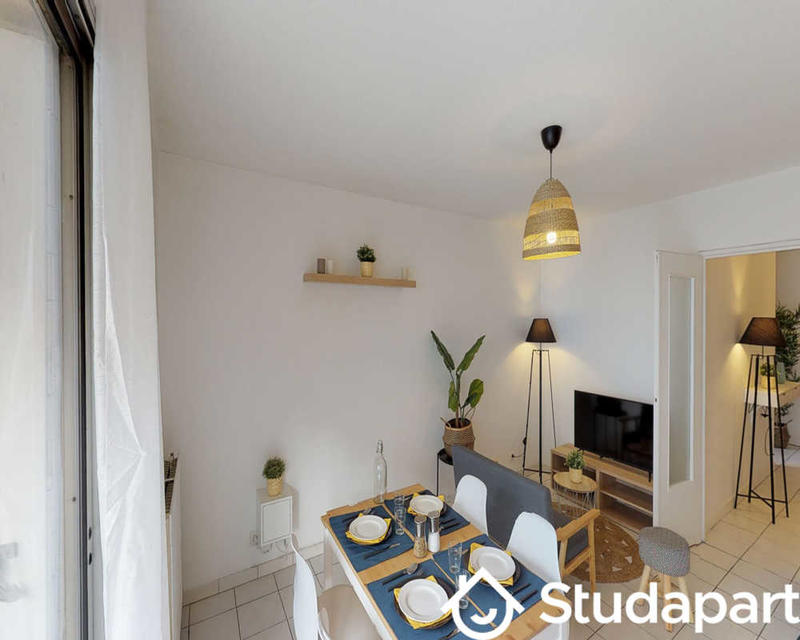 Chambre - 100 m² - 1 pièce