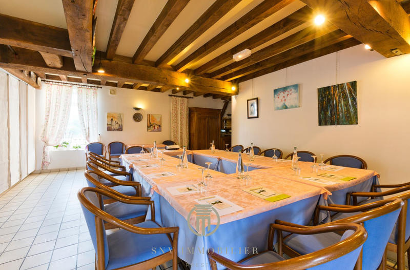 Propriété - 1 457 m² - 34 pièces