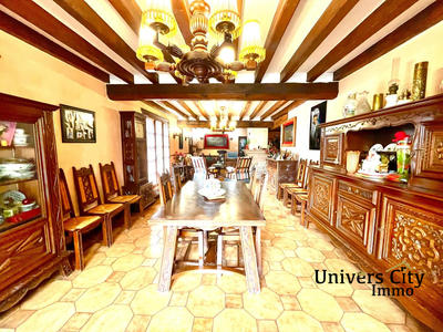 Maison - 207 m² - 9 pièces