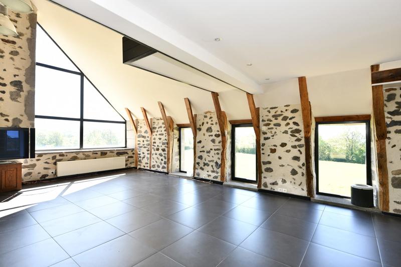 Maison - 390 m² - 12 pièces