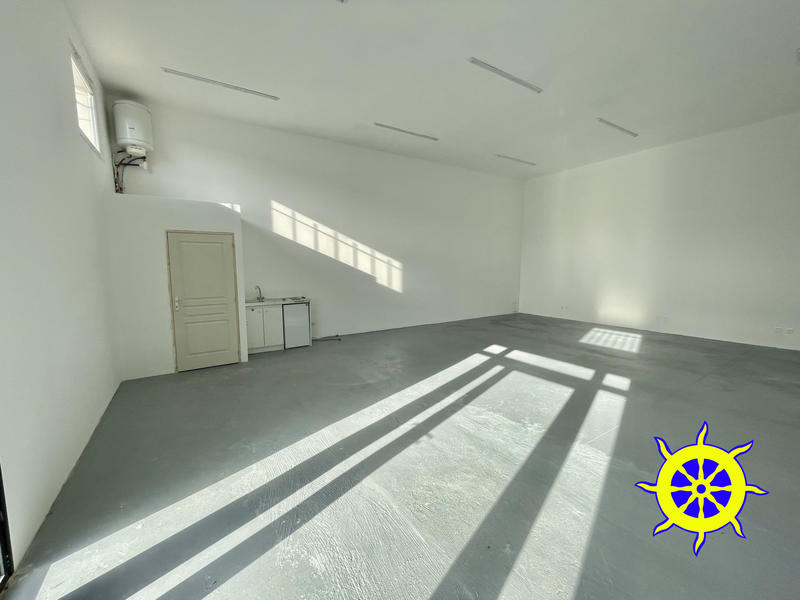 Local commercial - 90 m² - 1 pièce