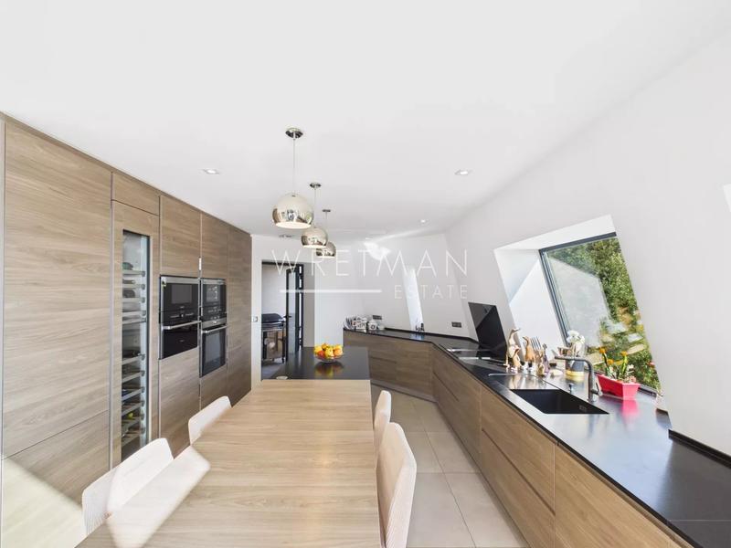 Villa - 335 m² - 7 pièces