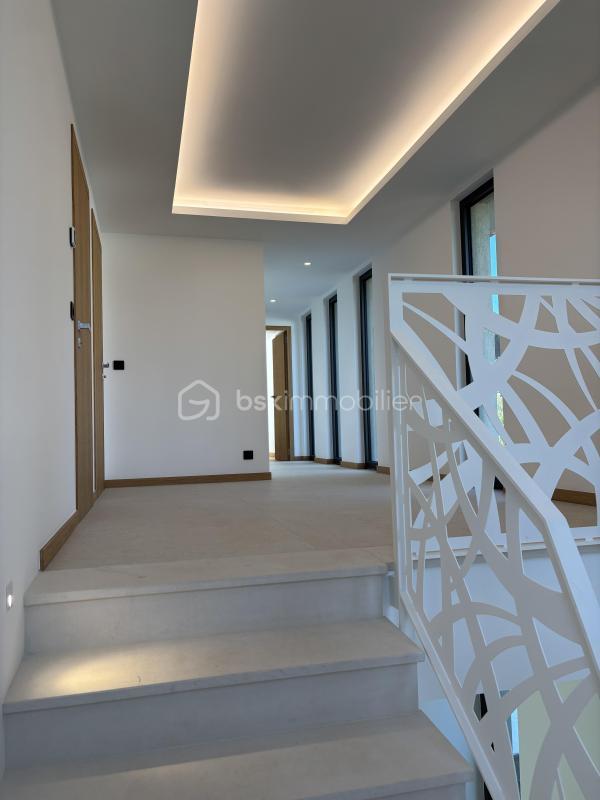 Maison - 262 m² - 5 pièces